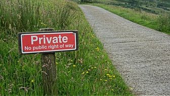 private, no public right of way, prohibition sign at path