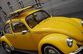 yellow volkswagen beetle auto