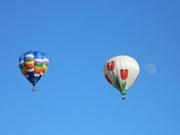 balloons in the summer against the clear sky