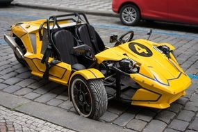 yellow karting car