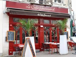 facade of a French cafe