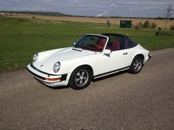 white porsche 911