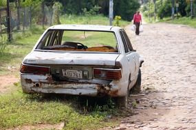 white wreck car