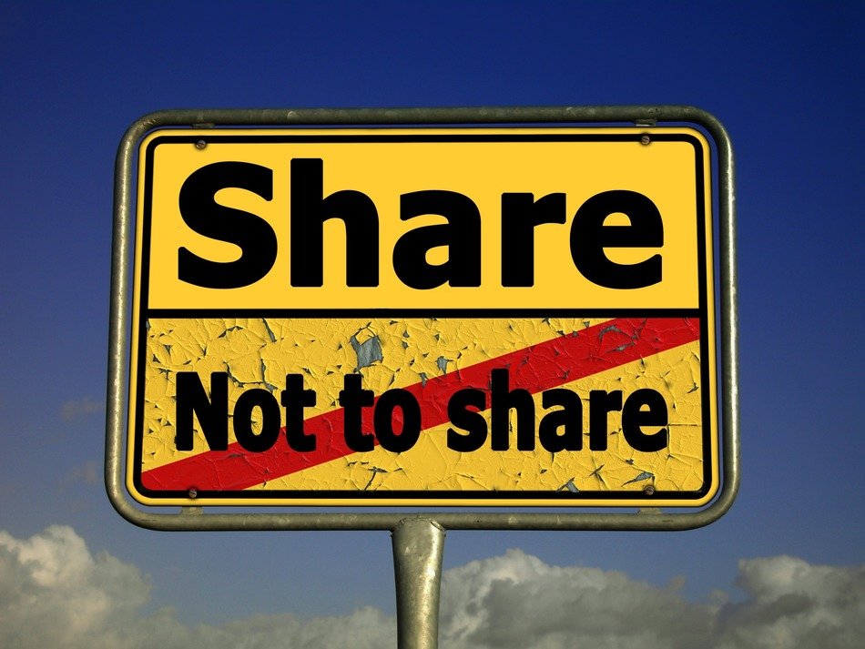 plate with the words 'share' and ' not to share'