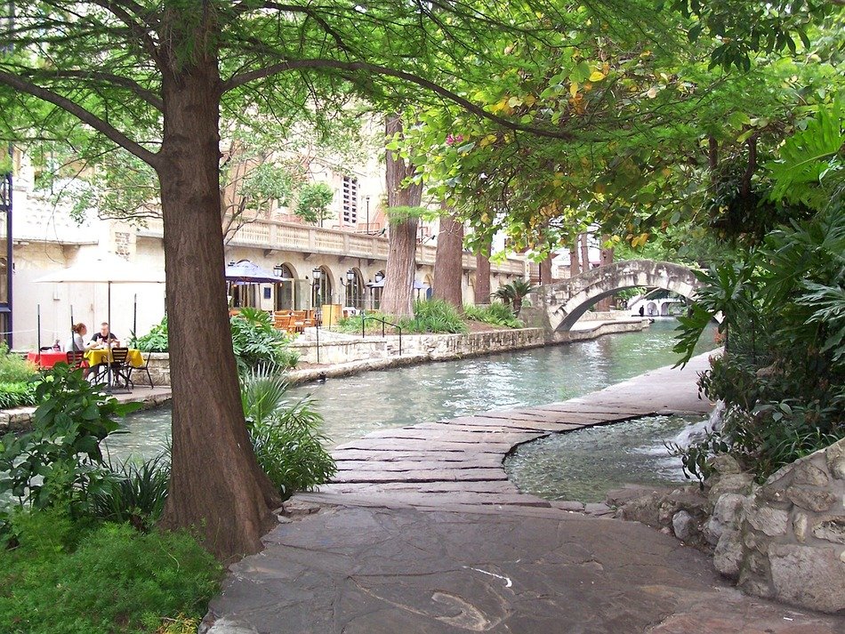 pathway and riverwalk in san antonio