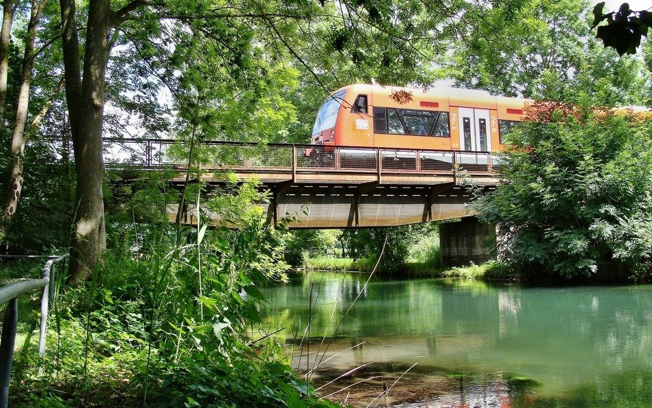 KBS 757 train on Hamlet of Bergen