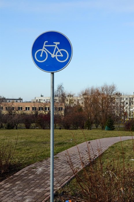 bike sign on the walkway