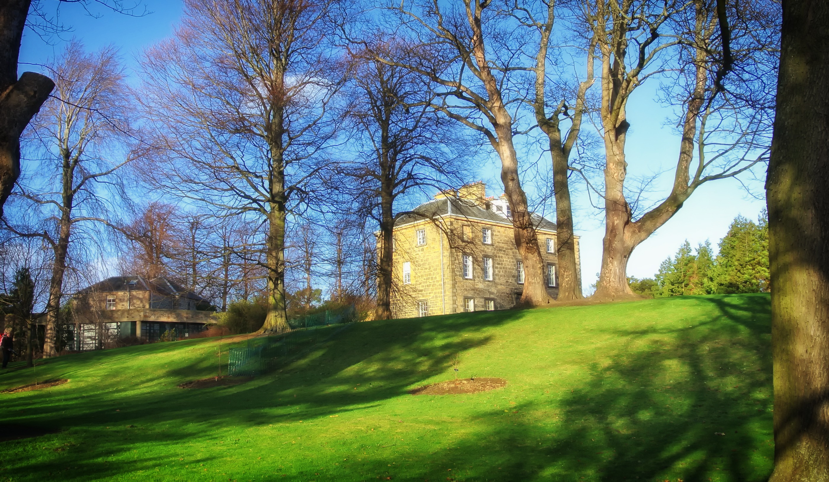 inverleith-house-with-green-grass-edinburgh-scotland-free-image-download