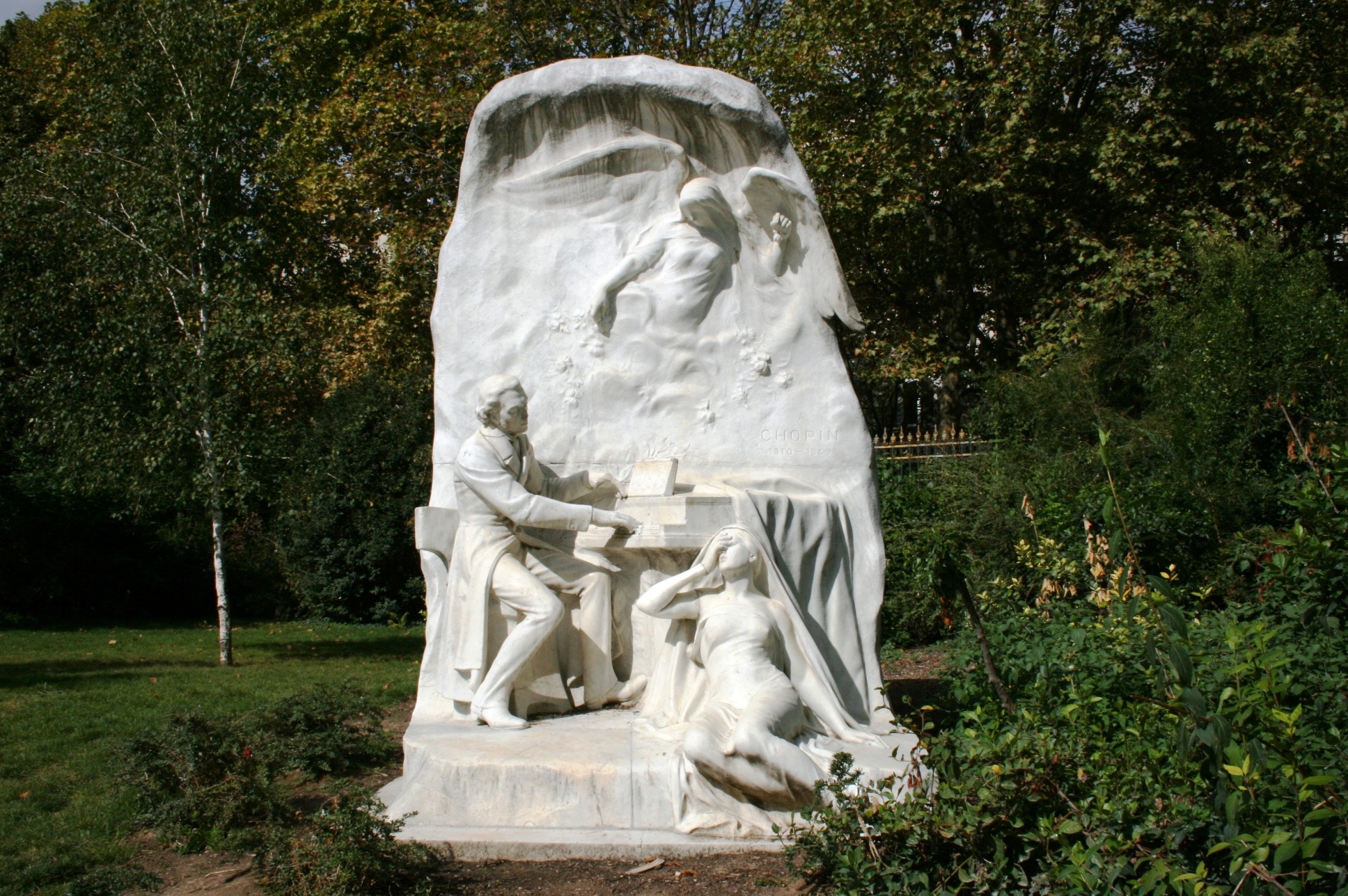 Chopin monument in monceau park free image download