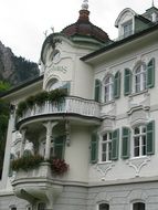 munich building with flowers