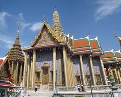 grand palace in bangkok at the daytime