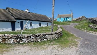 landscape of farmhouse near the road