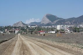 dirt road to sudak