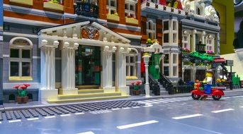 house with columns with lego blocks