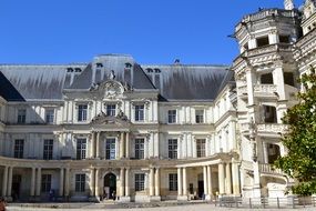 chÃ¢teau de blois castle front view