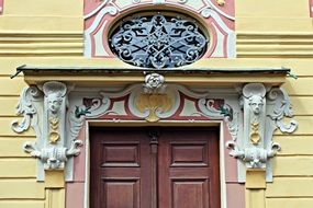 facade with stucco as a portal