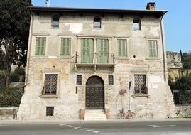 the building of the Roman Theater in Verona