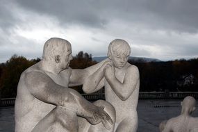 sculptures in vigeland park in oslo