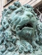 head lion statue