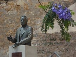 Picture of memorial sculpture