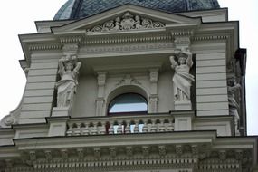 sculpture balcony