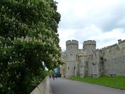 road along windsor castle in london