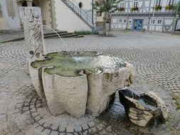 fountain water monument