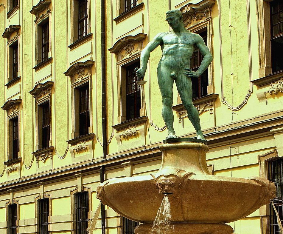 monument to a fencer near the university