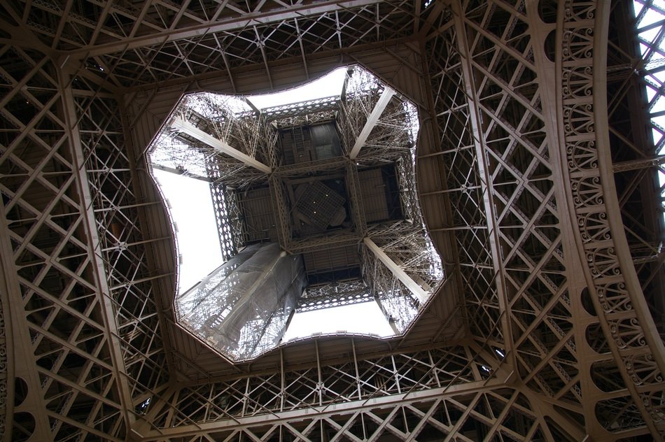beams and frames Eiffel Tower