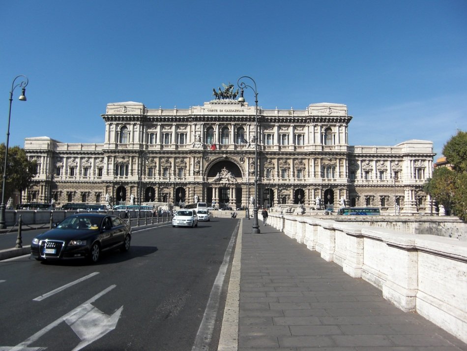road in front of the roman palace on a sunny day