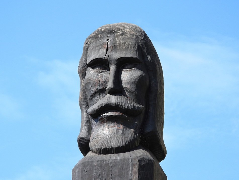 wooden statue to the Balint Torok