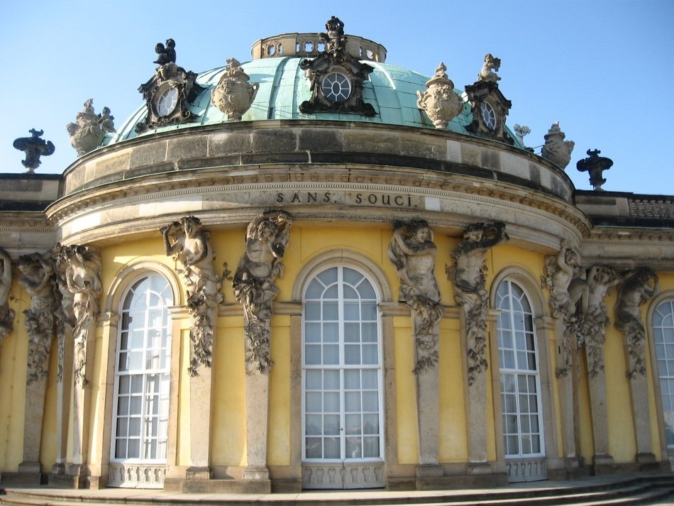 the palace decorating