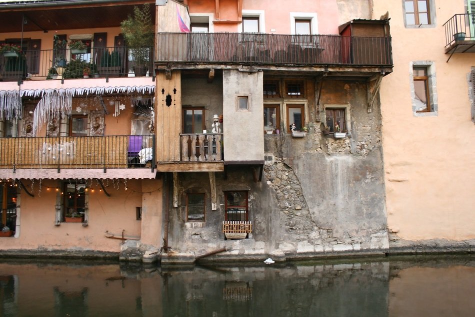 the house in the water