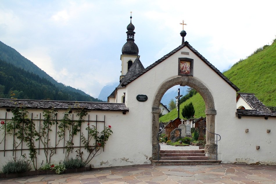 round arch of the cemetery gate