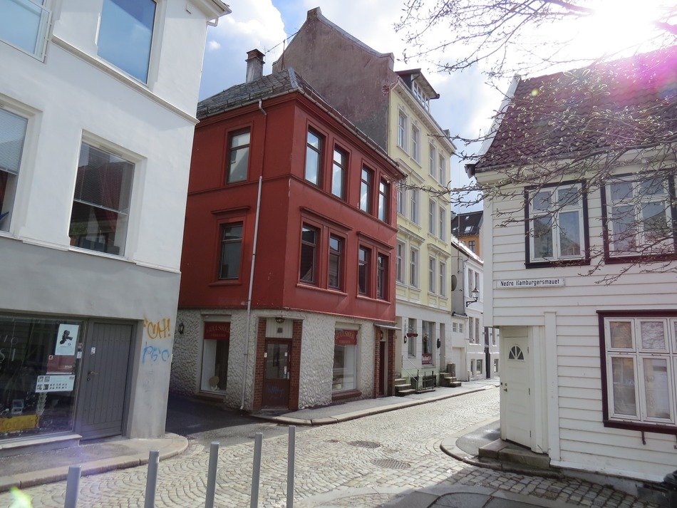 the road from the station Bergen