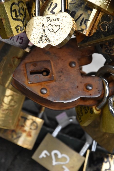 Love lockes in the Paris