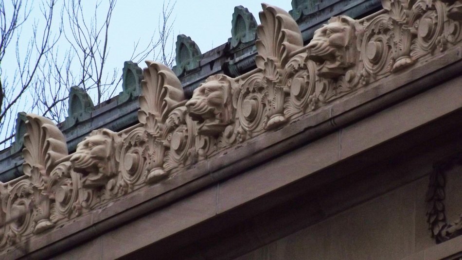 lion heads as roof decorations