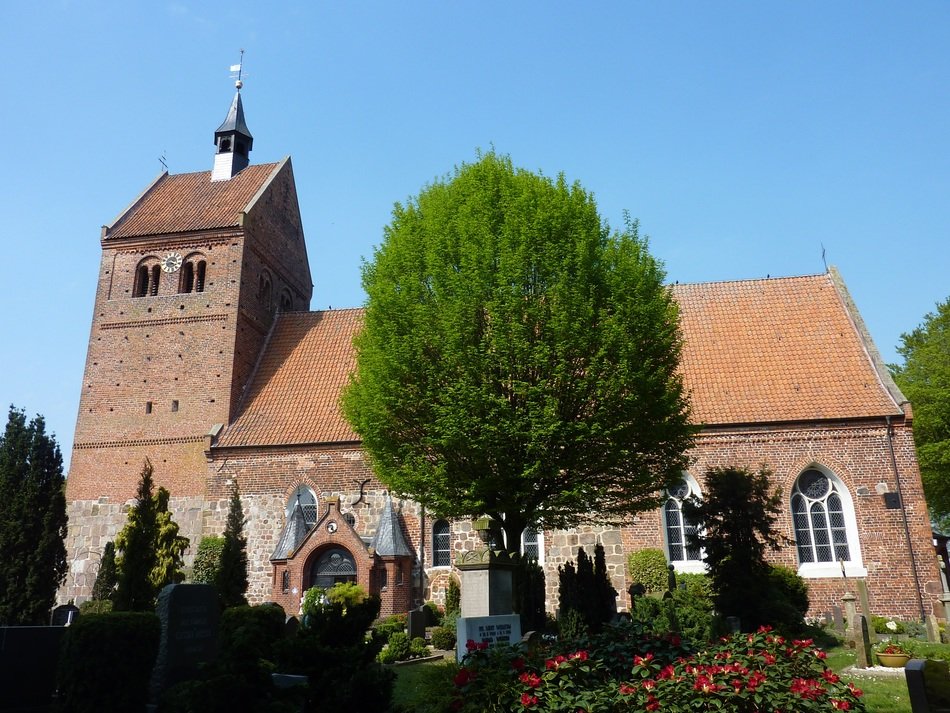 church in the cemetery in Bad Zwischenahn