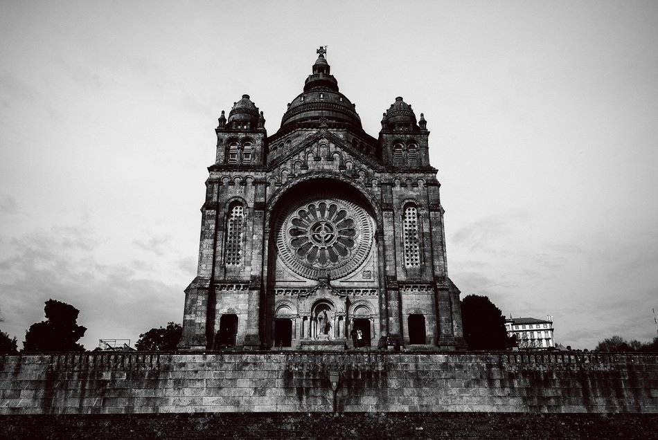 Grey photo of Santa Luzia monastery