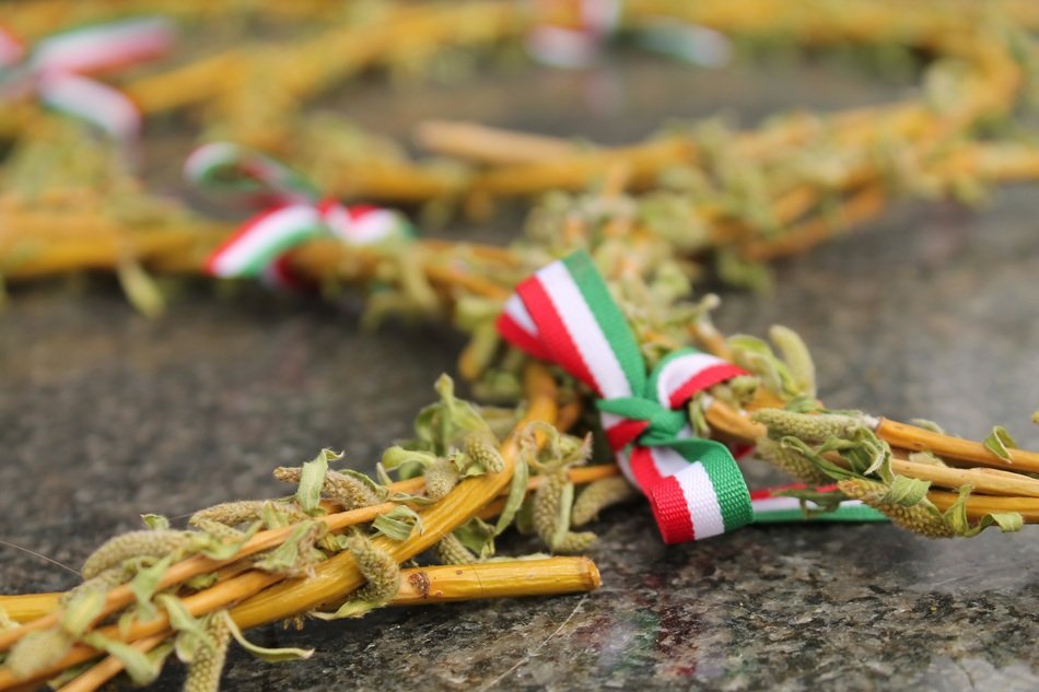 wreaths with ribbons lie on the monument
