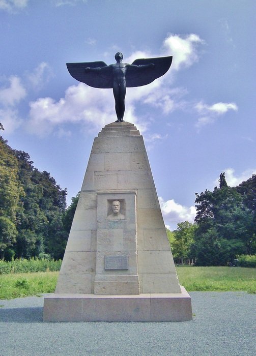 monument to the German engineer Otto Lilienthal