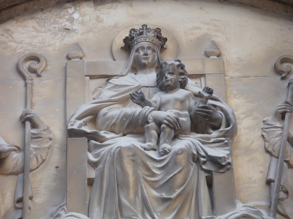 relief on saint thÃ©odorit cathedral