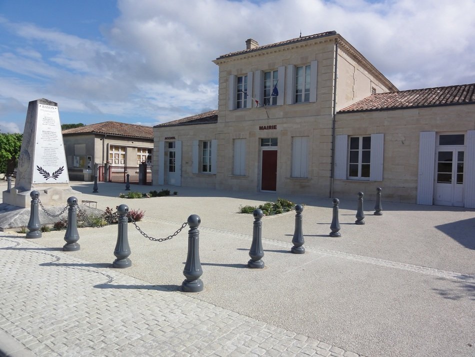 The city hall of Bayon-sur-Gironde