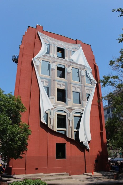 wall panels on the building with the image of the Flatiron Building