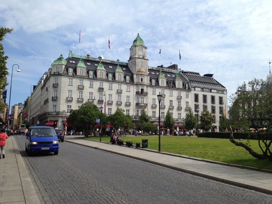 Hotel and street in Oslo