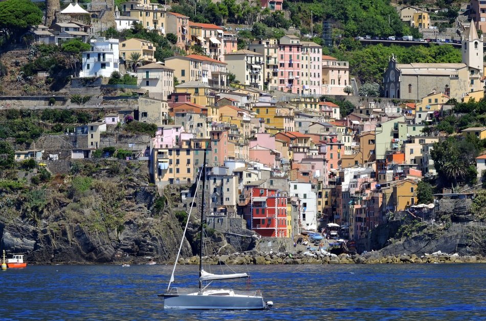 cinque terre boat