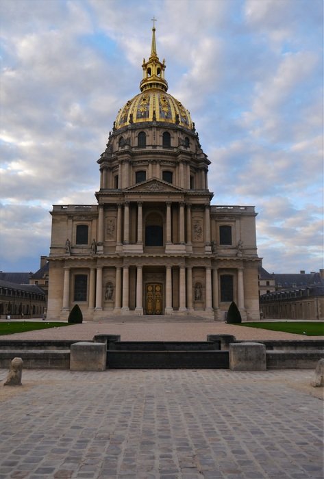 Monumental building in Paris free image download