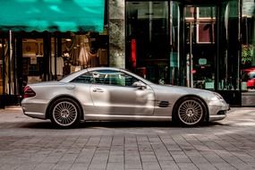 picture of the silver mercedes car