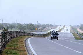 yamuna expressway road in delhi-agra