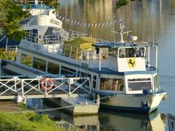 river ships transport